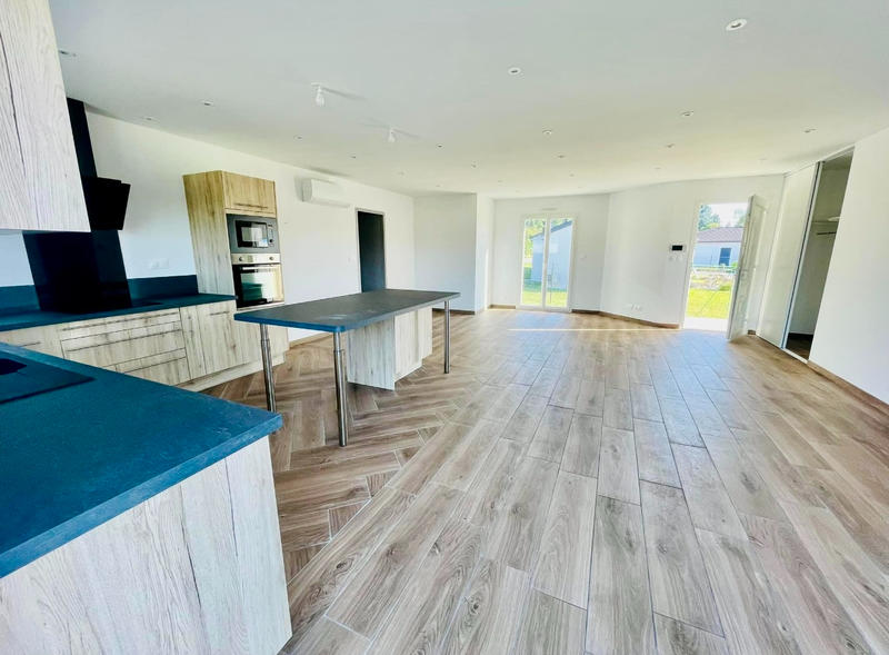 Maison - 99 m² - 5 pièces