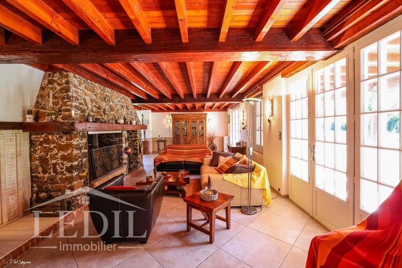 Demeure - 320 m² - 7 pièces