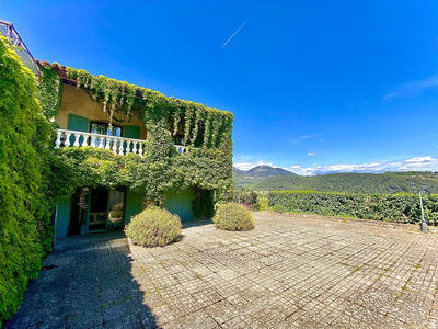 Maison - 315 m² - 10 pièces