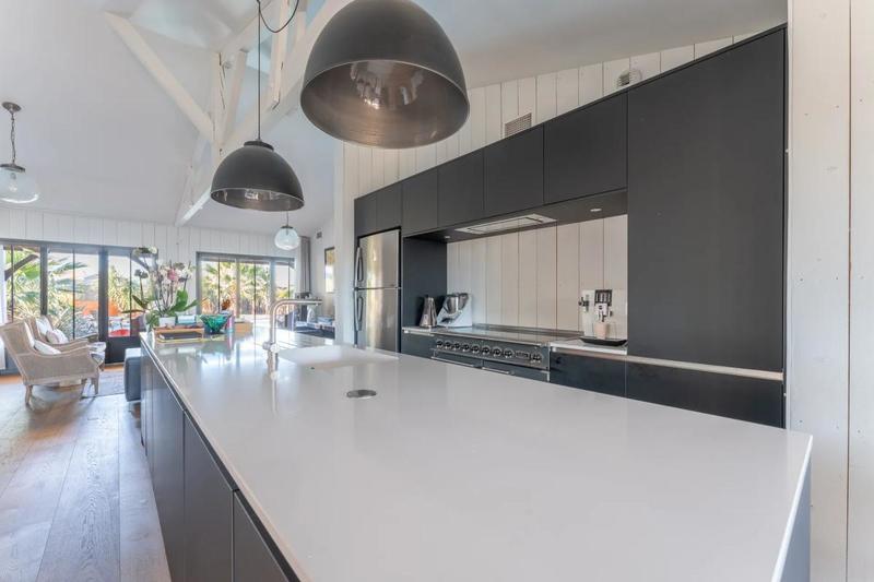 Maison - 233 m² - 9 pièces