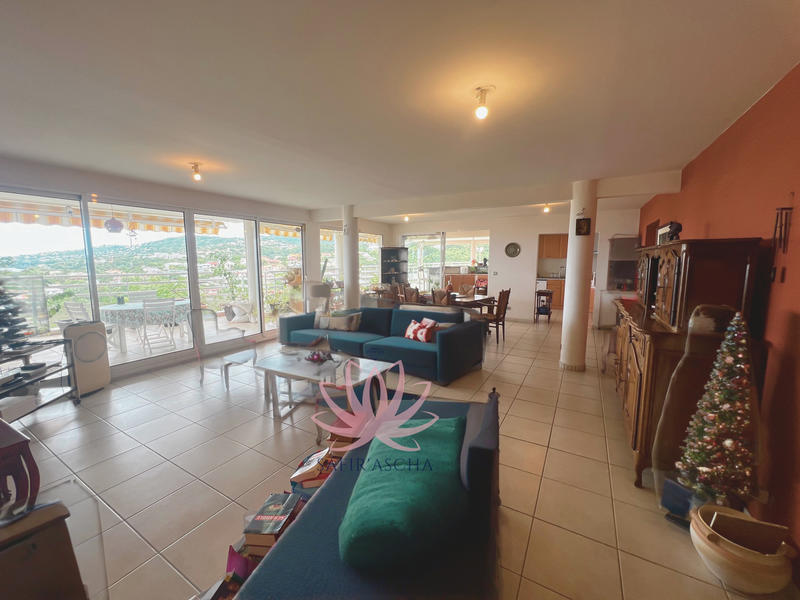 Loft - 139 m² - 5 pièces