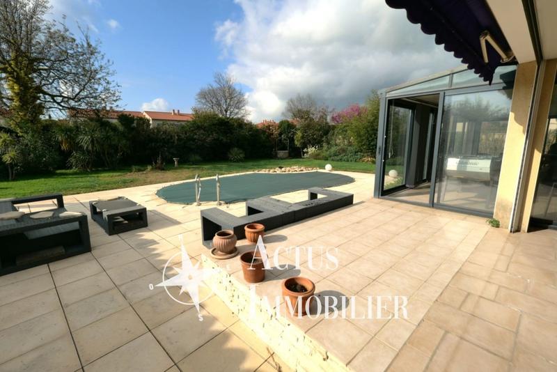 Maison - 196 m² - 7 pièces