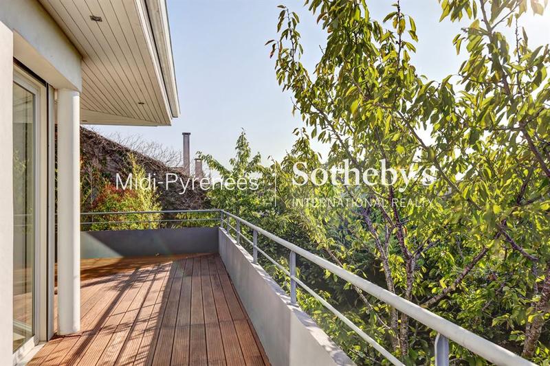 Appartement - 218 m² - 6 pièces