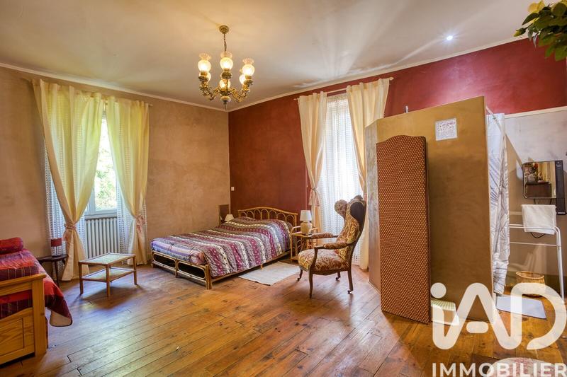Maison - 230 m² - 7 pièces