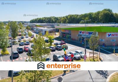 Local commercial - 1 500 m²