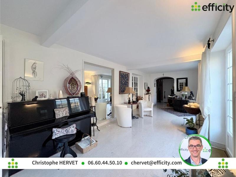 Maison - 380 m² - 11 pièces