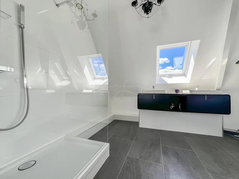 Maison - 180 m² - 8 pièces