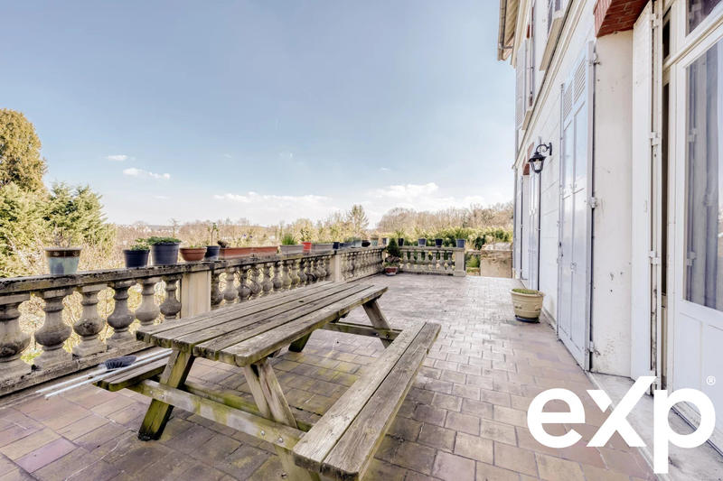 Maison - 246 m² - 10 pièces