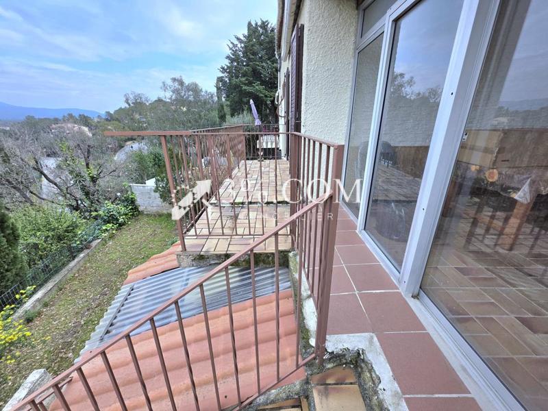 Maison - 98 m² - 4 pièces