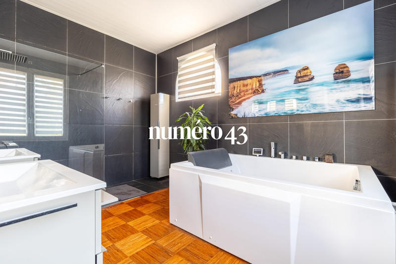 Maison - 284 m² - 7 pièces