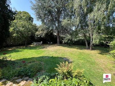 Maison - 261 m² - 13 pièces