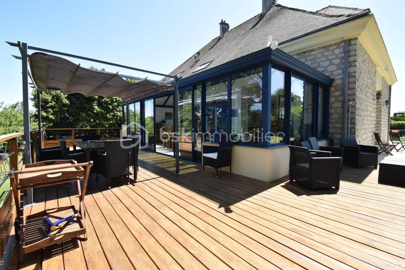 Demeure - 303 m² - 11 pièces