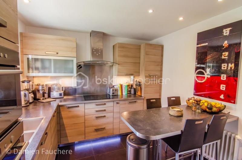 Maison traditionnelle - 150 m² - 8 pièces