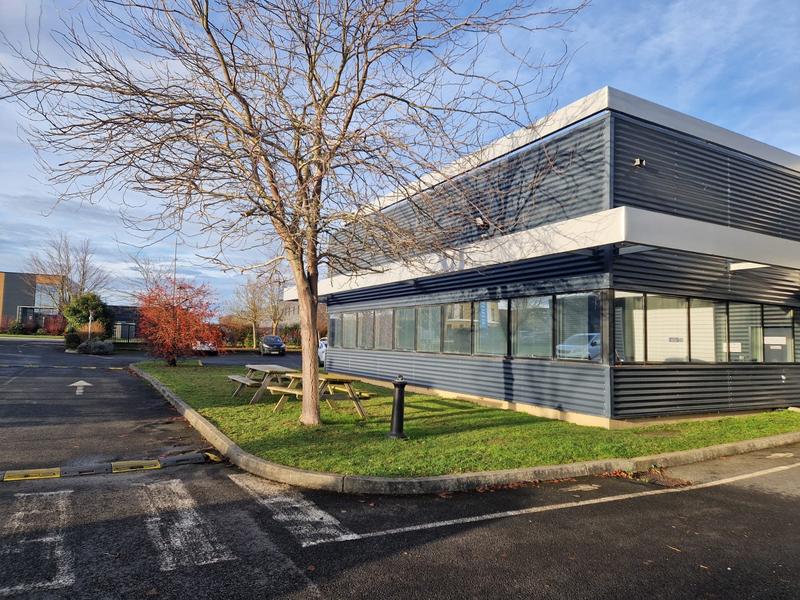 Entrepôt - 1 440 m²