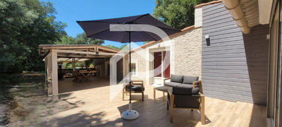 Maison - 215 m² - 7 pièces