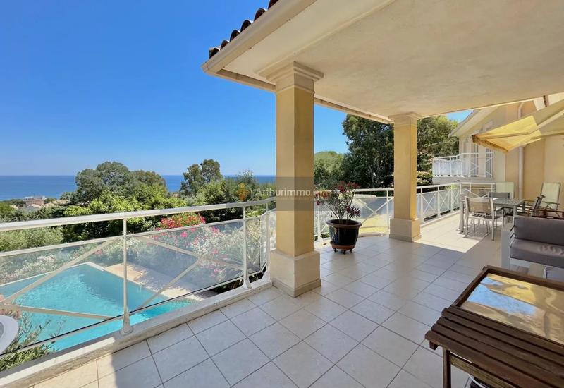 Maison - 215 m² - 7 pièces