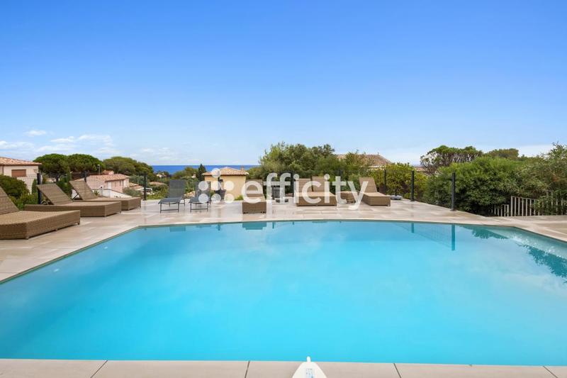 Maison - 211 m² - 7 pièces