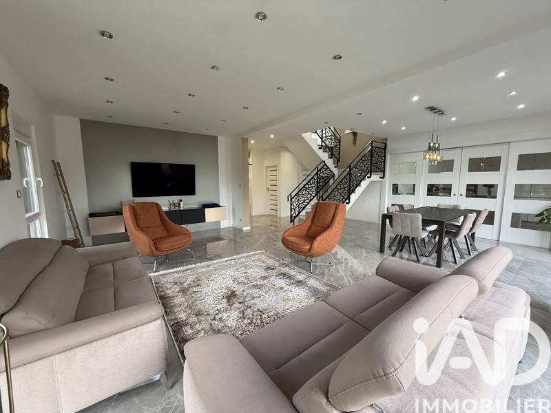 Maison - 214 m² - 7 pièces