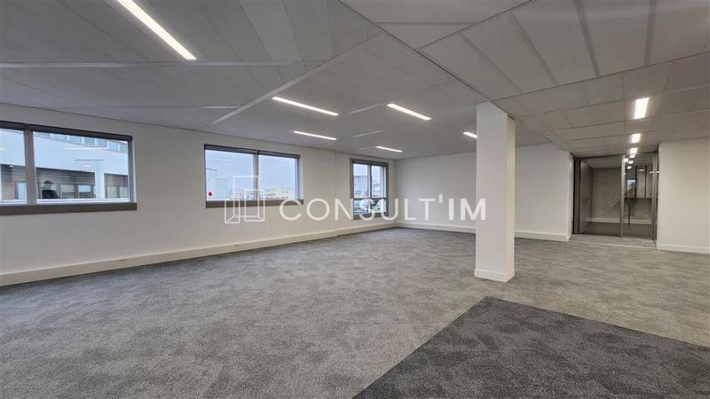 Bureau - 551 m²