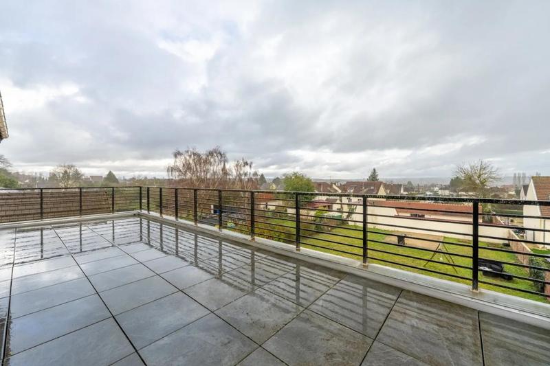 Maison - 225 m² - 8 pièces