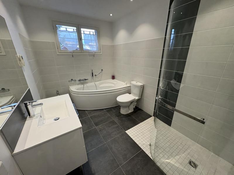 Maison - 170 m² - 6 pièces