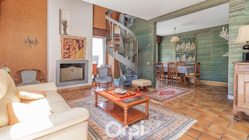 Maison - 221 m² - 11 pièces