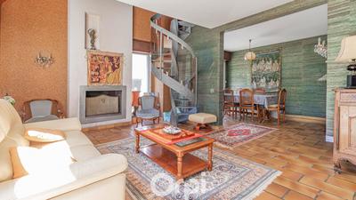 Maison - 221 m² - 11 pièces