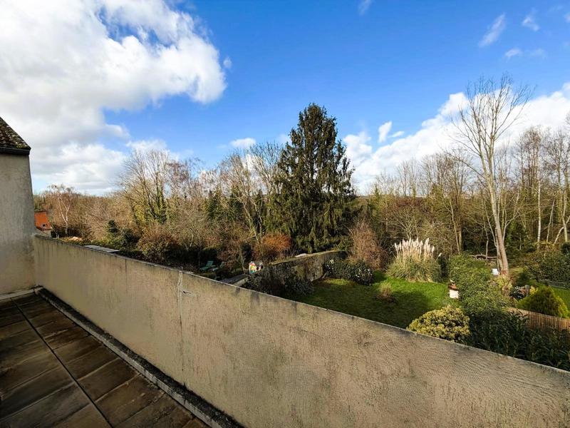 Maison - 210 m² - 7 pièces