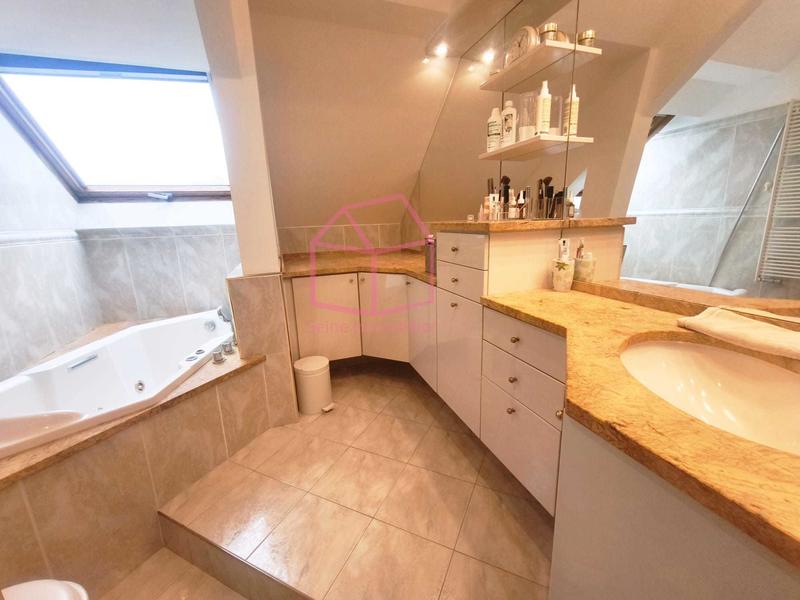 Maison - 137 m² - 6 pièces