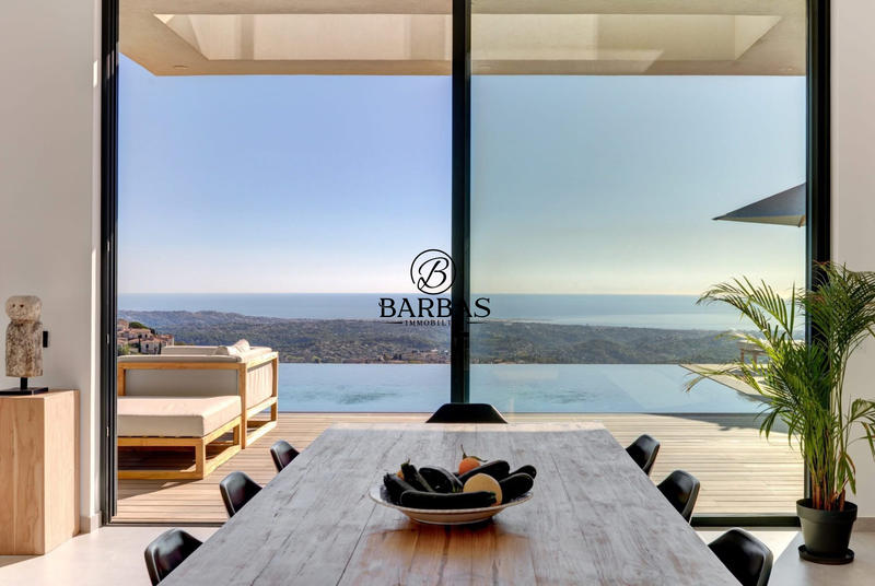 Maison - 445 m² - 8 pièces