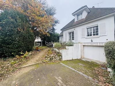 Maison - 198 m² - 8 pièces