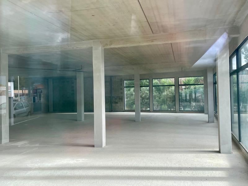 Local commercial - 306 m² - 1 pièce