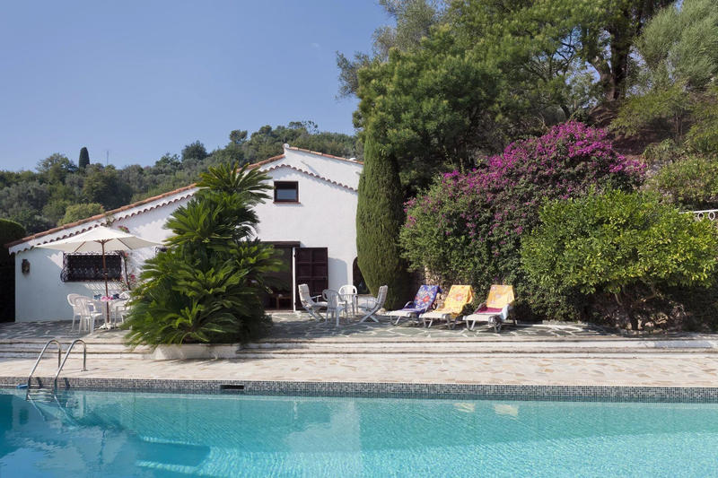 Maison - 900 m² - 20 pièces