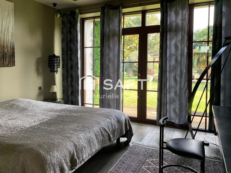 Maison - 750 m² - 11 pièces