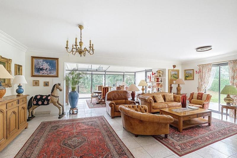 Propriété - 230 m² - 10 pièces