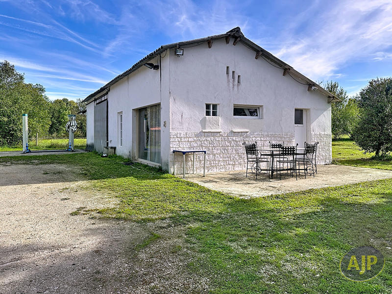 Maison - 220 m² - 11 pièces