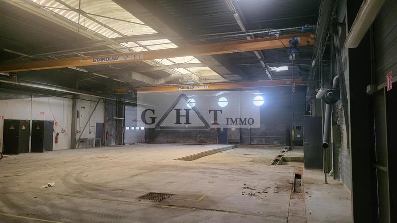 Entrepôt - 972 m²