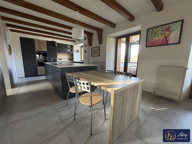Maison - 215 m² - 6 pièces