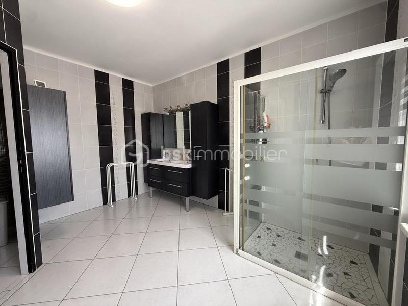 Maison - 177 m² - 7 pièces