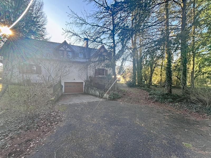 Maison - 211 m² - 8 pièces