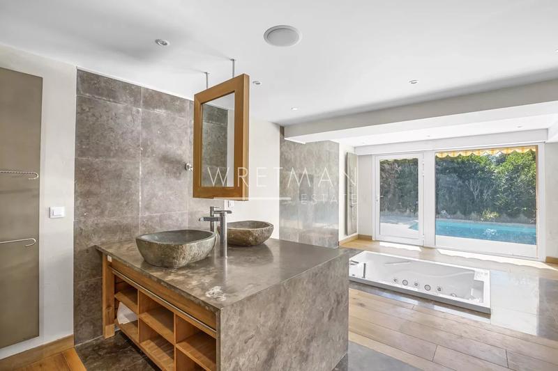 Villa - 430 m² - 9 pièces