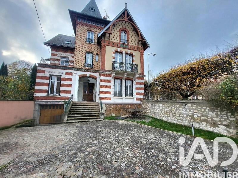 Maison - 240 m² - 9 pièces