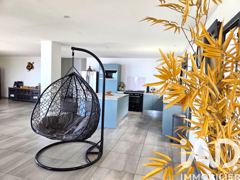 Maison - 422 m² - 12 pièces