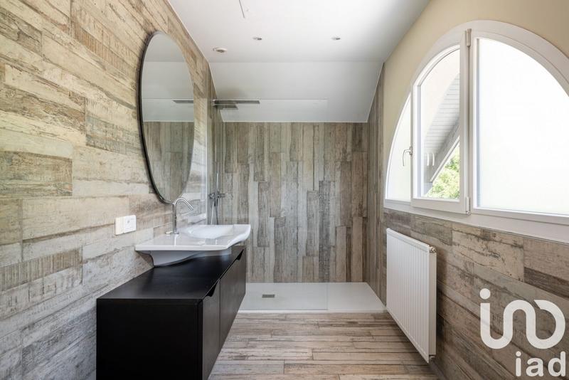 Maison - 222 m² - 7 pièces