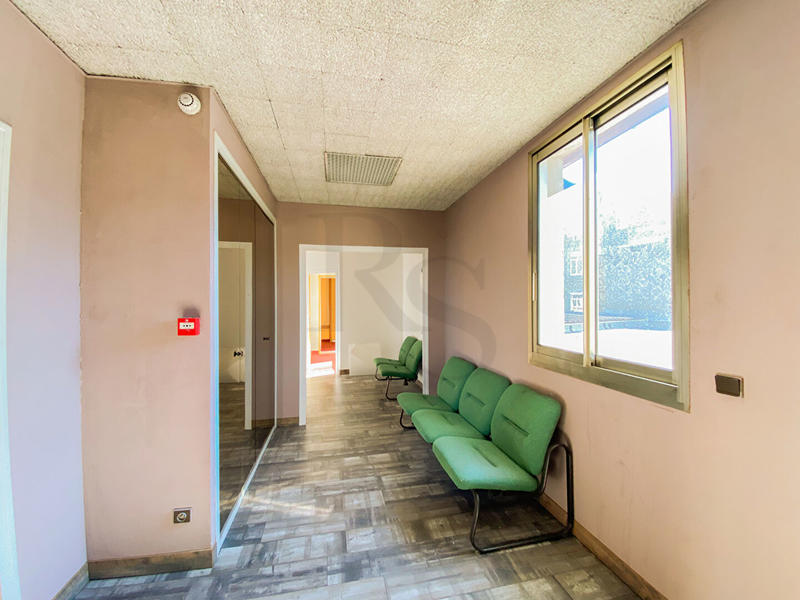 Local commercial - 735 m² - 10 pièces