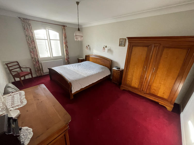 Maison - 300 m² - 12 pièces