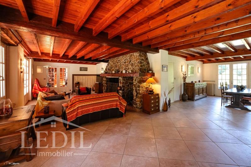 Demeure - 320 m² - 7 pièces