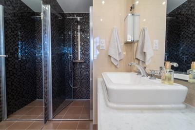 Maison - 443 m² - 6 pièces