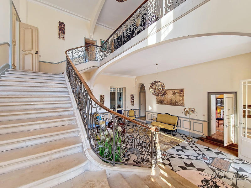 Château - 1 452 m² - 29 pièces