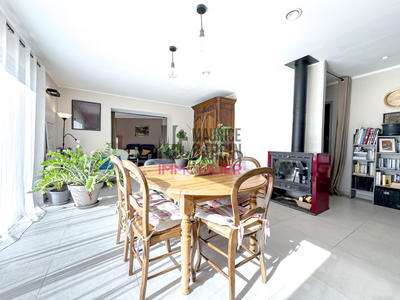 Maison - 213 m² - 7 pièces